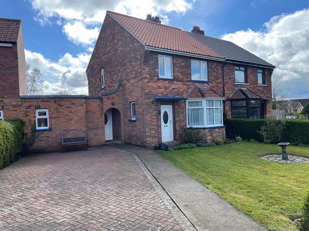 The Oval, Pocklington, York 3 bed semidetached house for sale £250,000