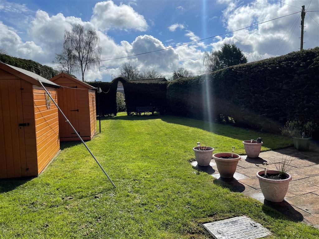 The Oval, Pocklington, York 3 bed semidetached house £250,000