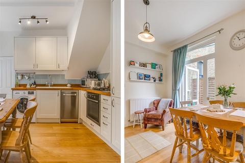 21 Ravensbury Road, London, SW18 4SA