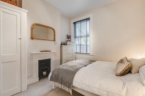 21 Ravensbury Road, London, SW18 4SA
