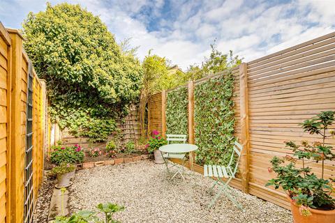 21 Ravensbury Road, London, SW18 4SA