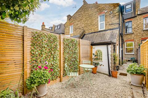 21 Ravensbury Road, London, SW18 4SA