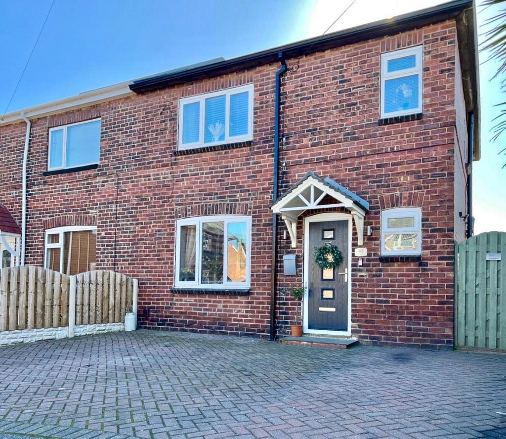 Broomhead Road, Wombwell, Barnsley 3 bed semidetached house £180,000