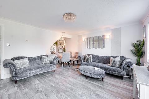 2 Caversham Avenue, Shoeburyness, Southend-on-sea, SS3 8TY
