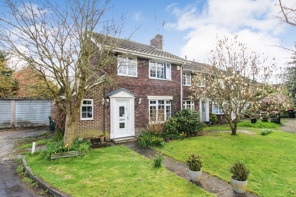 Strathmore Road, Ifield, Crawley, West Sussex. RH11 0NP 3 bed end of