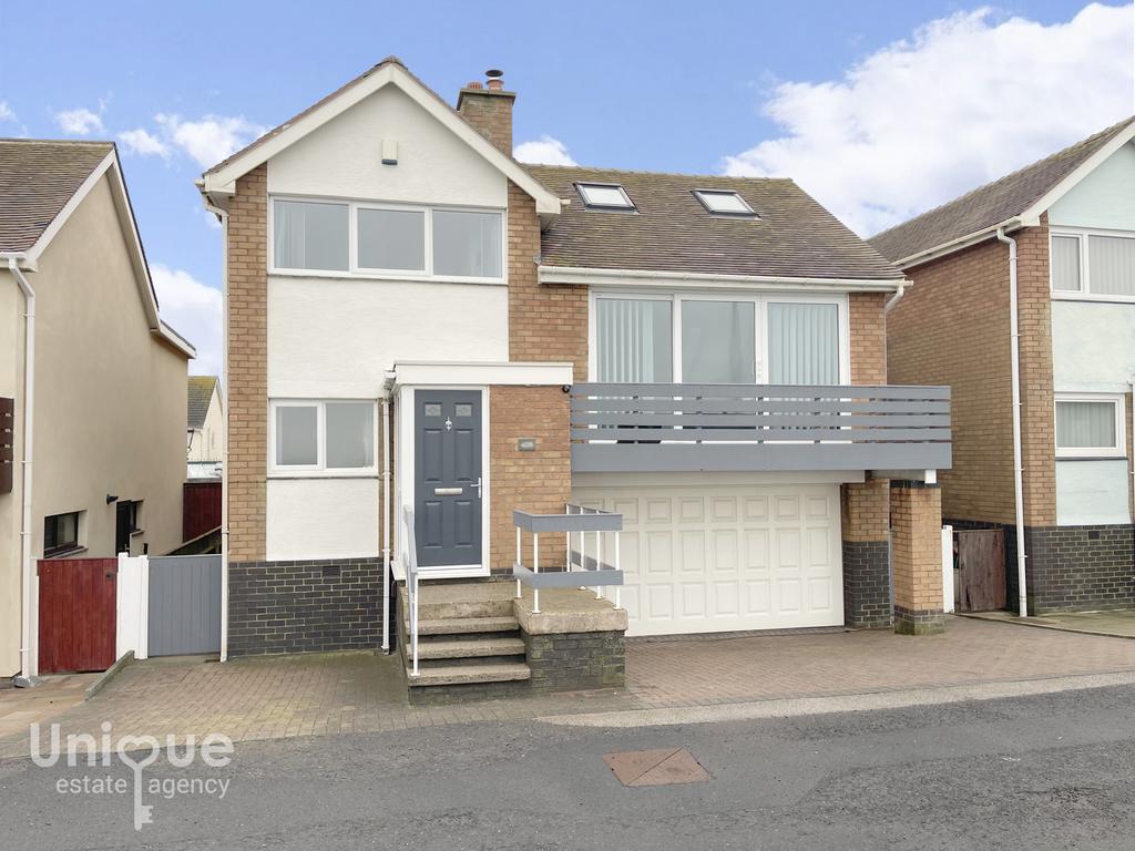 Queens Promenade, ThorntonCleveleys, Lancashire, FY5 3 bed detached