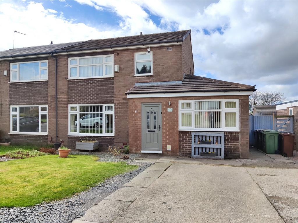 Burns Close, Moorside, Oldham, OL1 4 bed semidetached house for sale