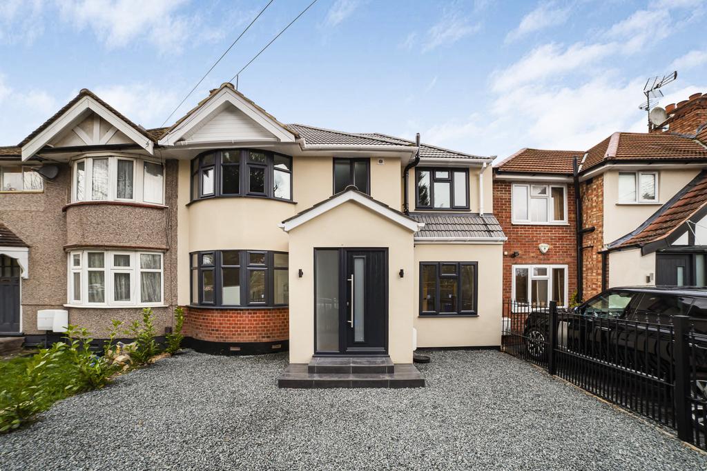 Boxtree Lane, Harrow HA3 4 bed semidetached house to rent £3,250 pcm