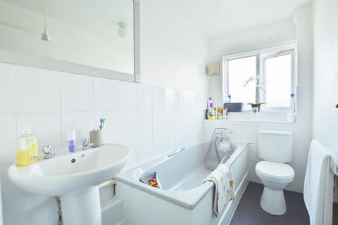 Flat B, 14 Anchor Close, Bournemouth, BH11 9HY