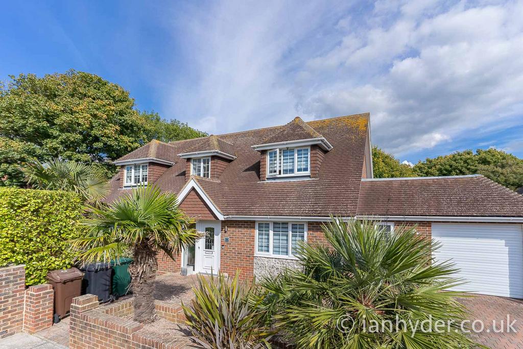 Royles Close, Rottingdean BN2 4 bed detached house £3,750 pcm (£865 pw)