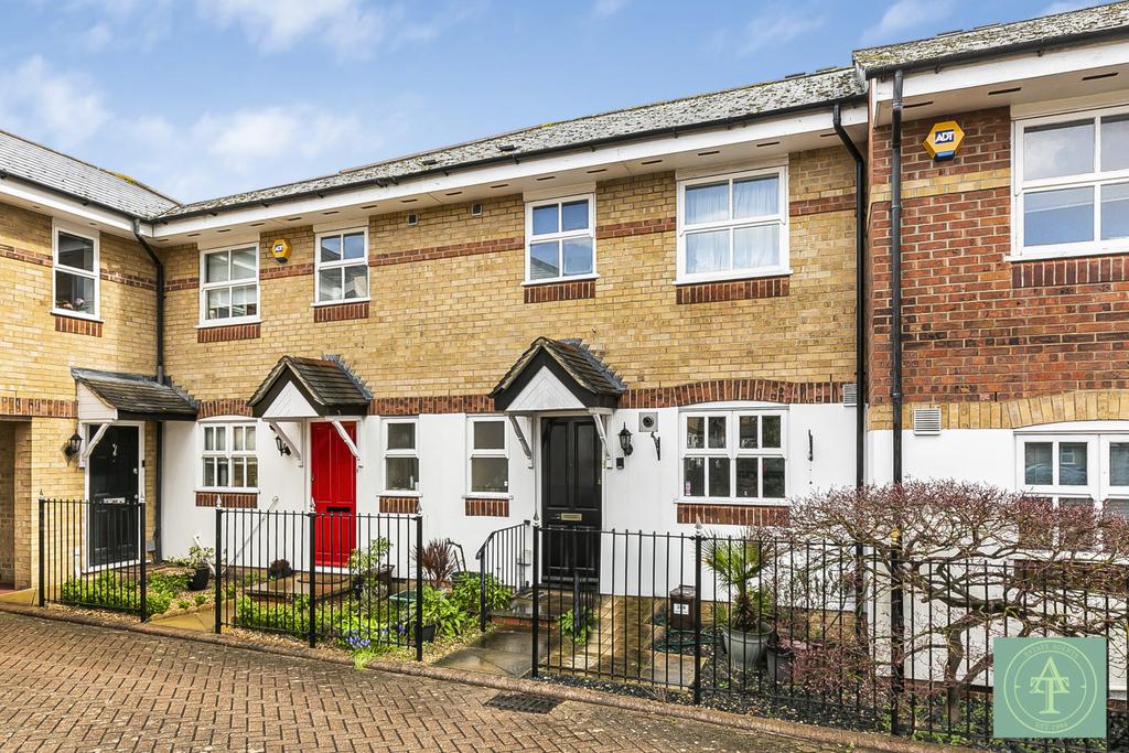 Leigh Hunt Drive, London, N14 3 bed terraced house £599,950
