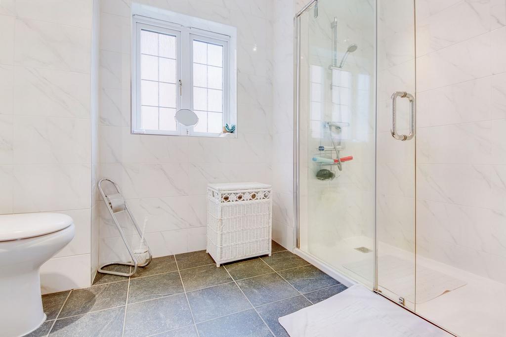 En-Suite 1