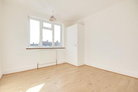 7 Oxford Close, London, N9 0NB