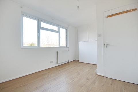 7 Oxford Close, London, N9 0NB