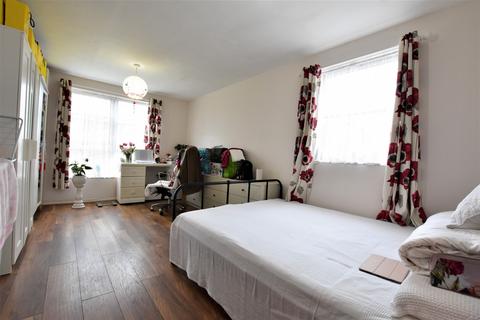 10 Marlowe Gardens, Eltham, London, SE9 1AB