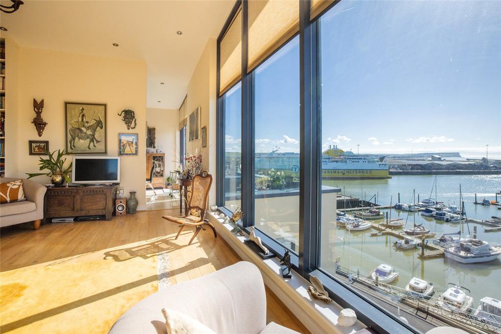 Versailles, West Quay, Newhaven, East Sussex, BN9 3 bed apartment for
