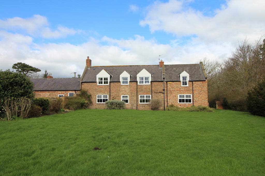 South East Farm, Milbourne 7 bed farm house £2,500 pcm (£577 pw)