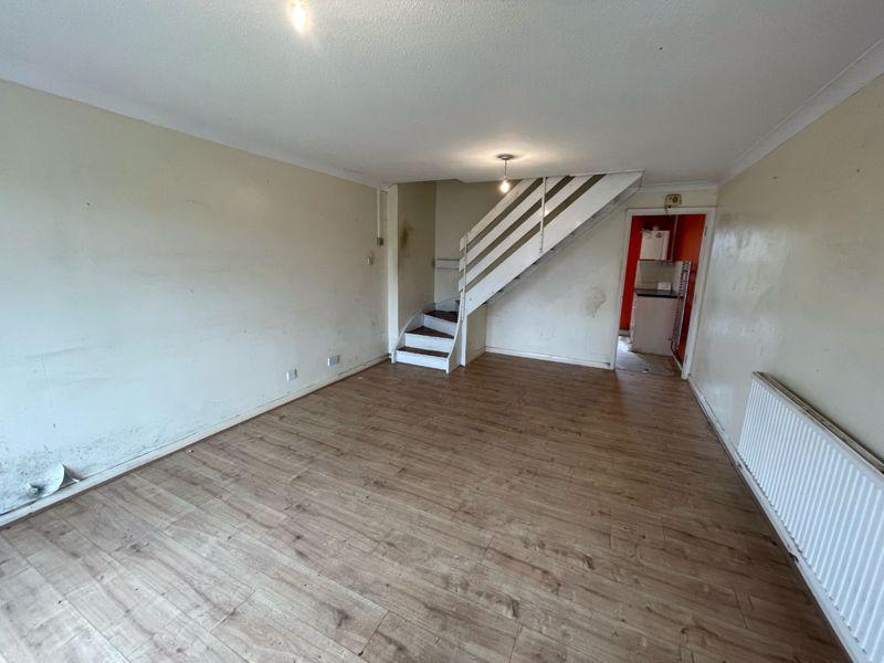 Sycamore Avenue, Horsham 2 bed terraced house for sale £270,000
