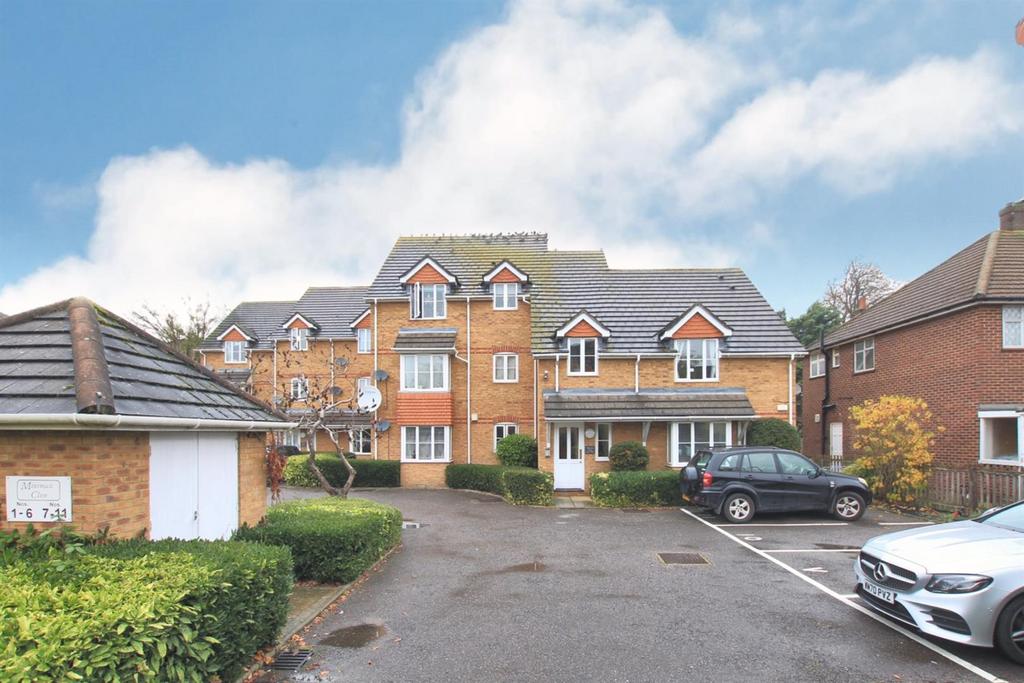 Staines Road, Feltham TW14 2 bed apartment £274,950