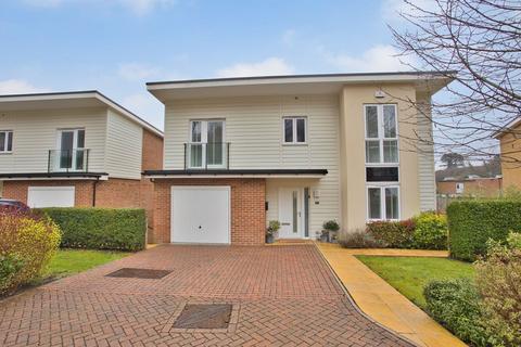 4 bedroom detached house for sale - Elysium Park Close, Whitfield, CT16