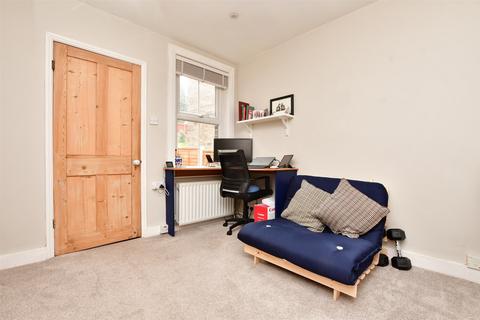 56 Farningham Road, Caterham, CR3 6LJ