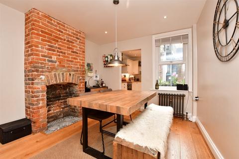 56 Farningham Road, Caterham, CR3 6LJ