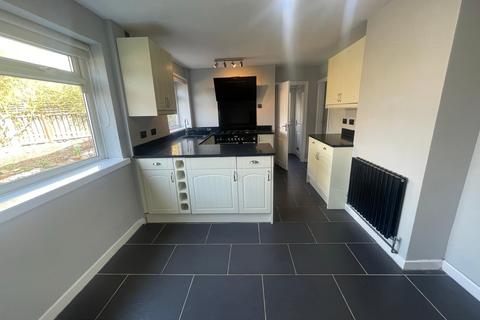 3 bedroom semi-detached house to rent, Grantham Avenue, Chaddesden, Derby, DE21