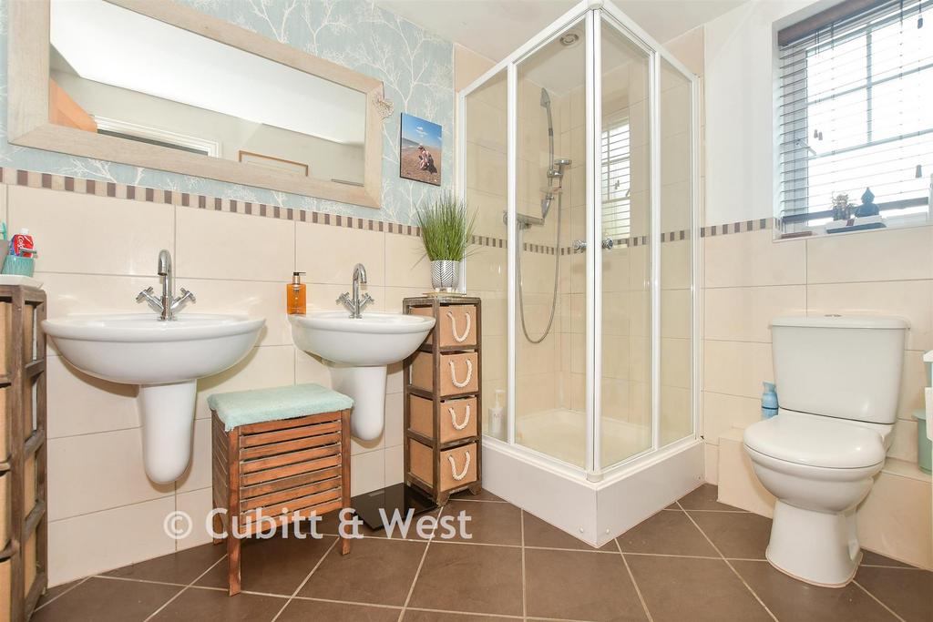 En-Suite Bathroom