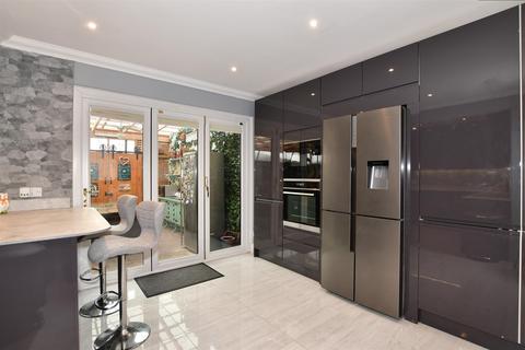 18 Grotto Hill, Margate, CT9 2BU