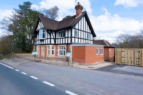 2 bedroom apartment to rent, Farnham Road, Farnham GU10