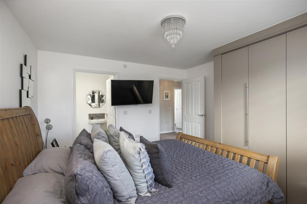 29 Russell Avenue 17.jpg