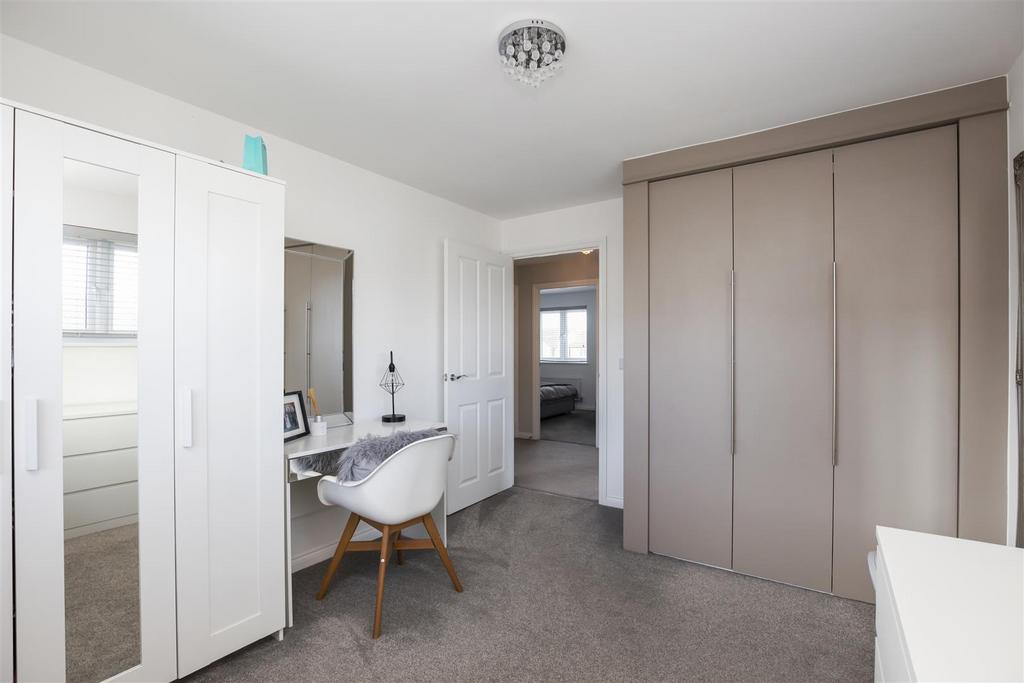 29 Russell Avenue 24.jpg