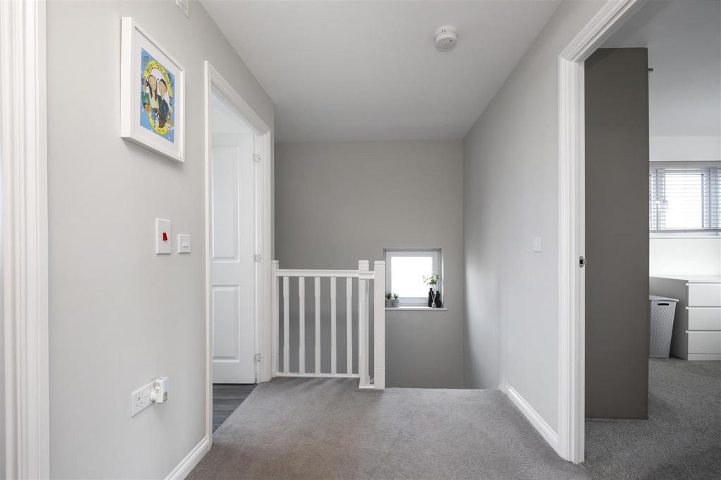 29 Russell Avenue 28.jpg