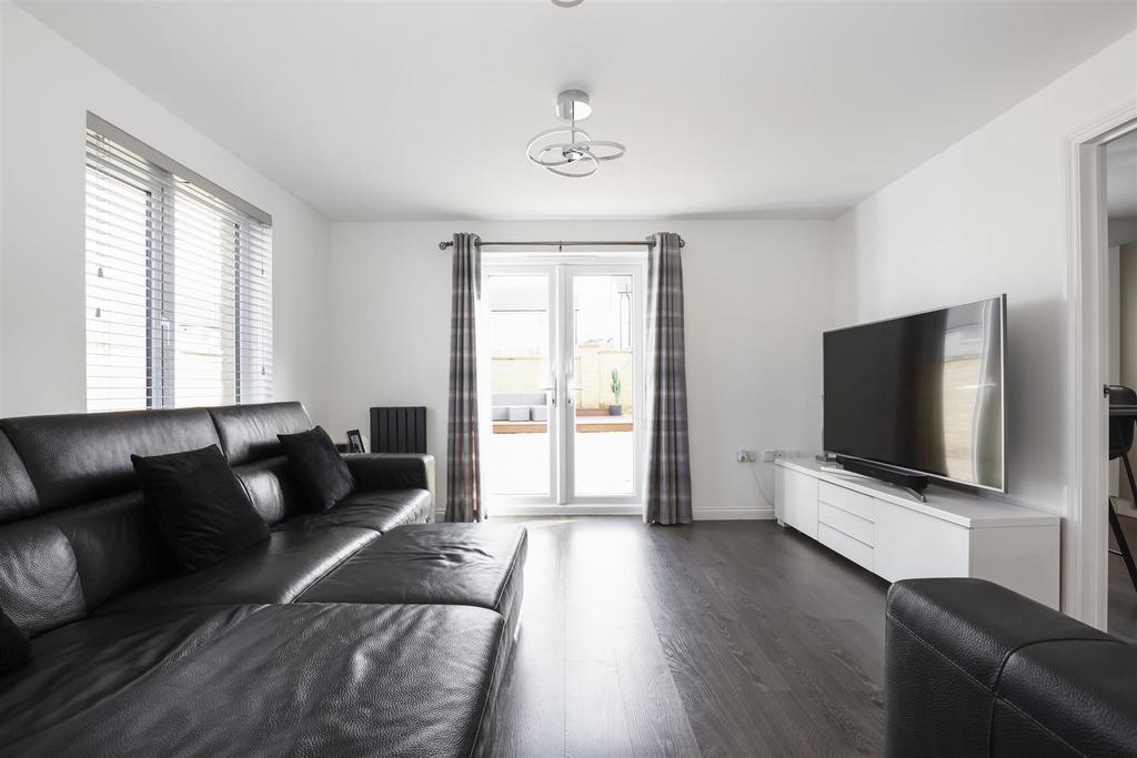 29 Russell Avenue 11.jpg
