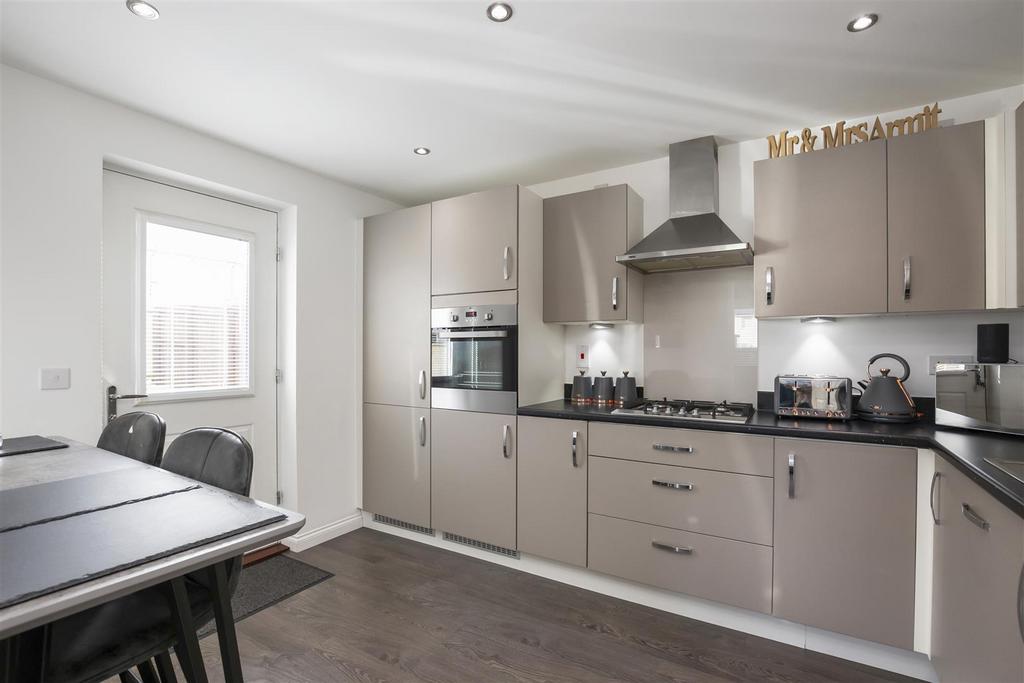 29 Russell Avenue 13.jpg