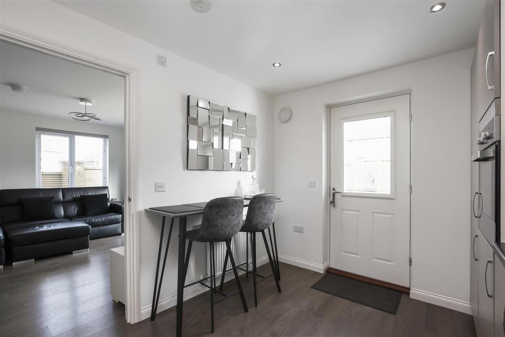29 Russell Avenue 15.jpg