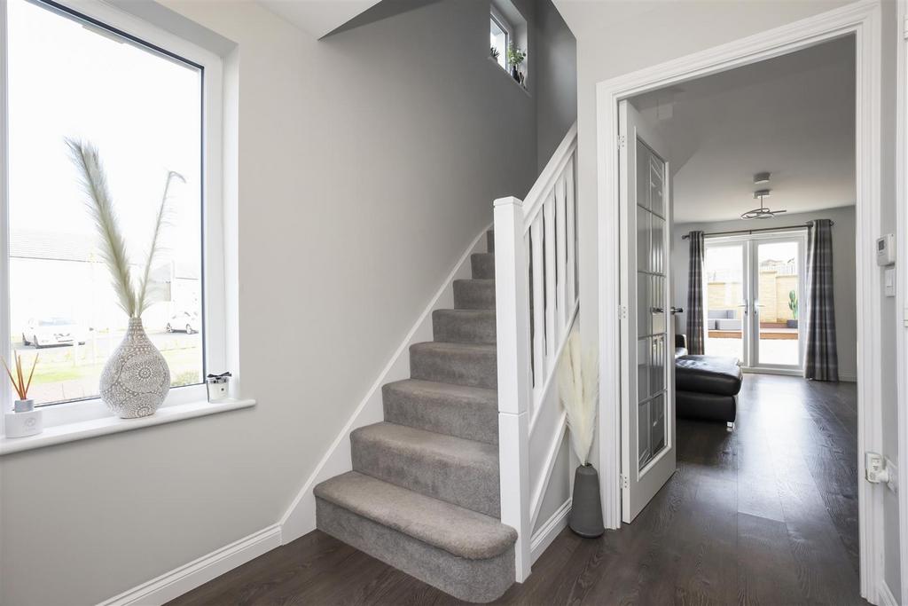 29 Russell Avenue 05.jpg