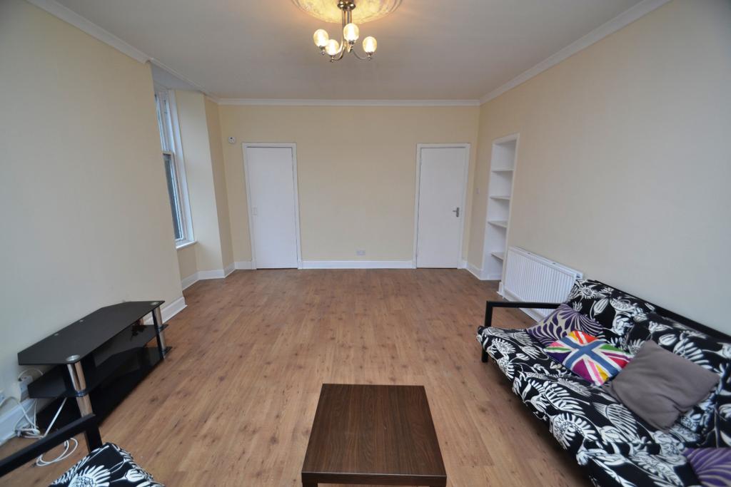 564 Cathcart Road, Crosshill, Glasgow, G42 8YG 1 bed flat £700 pcm (£162 pw)