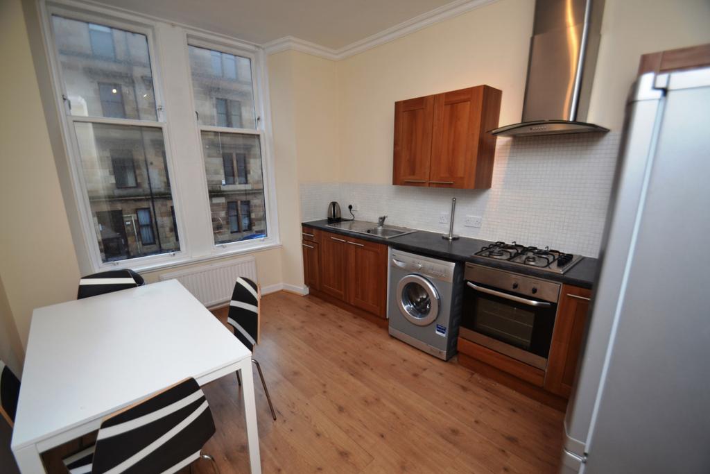 564 Cathcart Road, Crosshill... 1 bed flat £700 pcm (£162 pw)