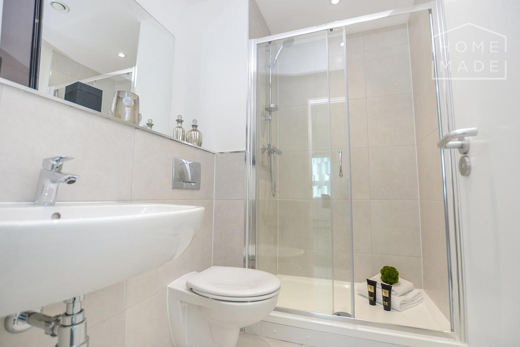 Bathroom 6.jpg