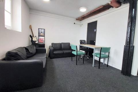 undefined, High Street, Hull, HU1