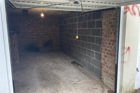 Garage to rent, Colney Hatch Lane, Muswell Hill, N10