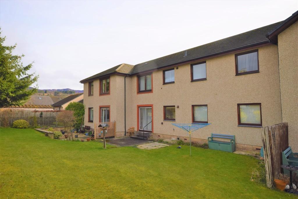 Knockard Avenue, Pitlochry 2 bed apartment £150,000