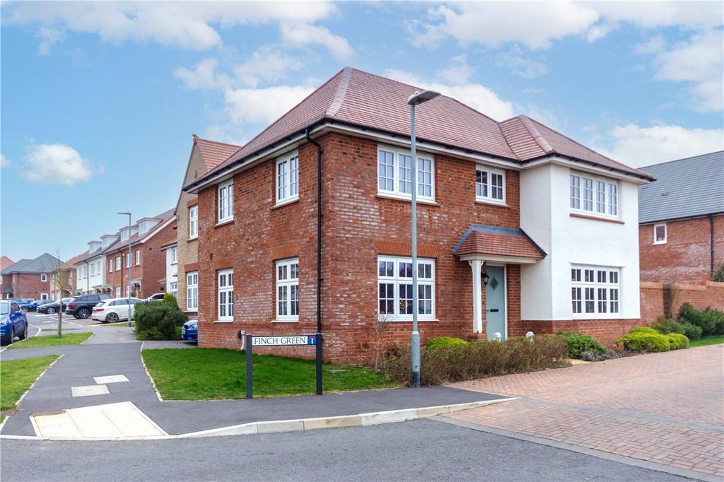 Finch Green, Caddington, Luton, Bedfordshire 4 bed detached house for
