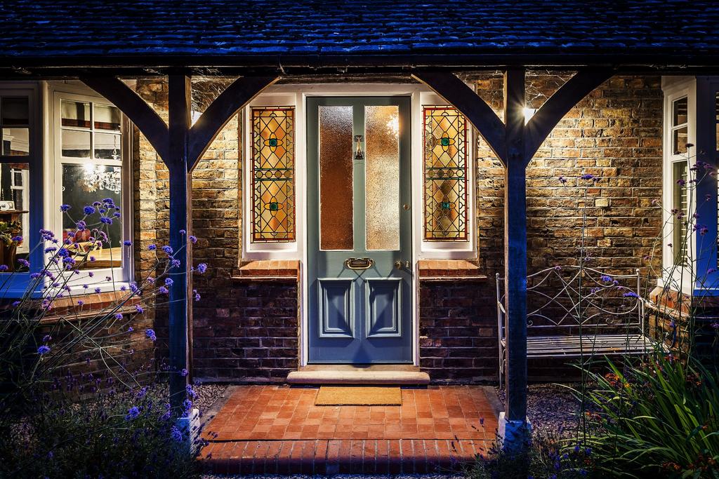 Hilders Lane, Marlpit Hill, Edenbridge, Kent TN8 6LD 5 bed