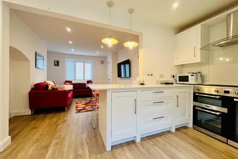 2 The Stade, Folkestone, CT19 6AB