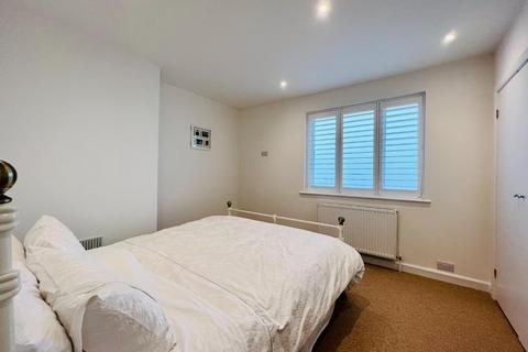 2 The Stade, Folkestone, CT19 6AB