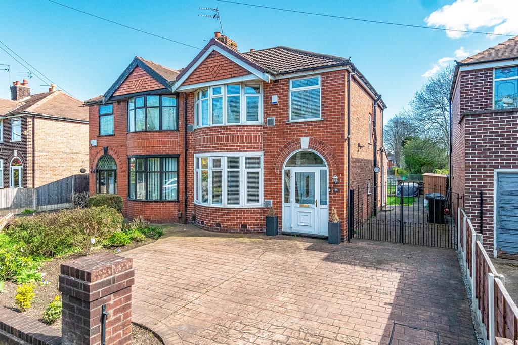 Moss Vale Road, Urmston, Manchester, M41 3 bed semidetached house £