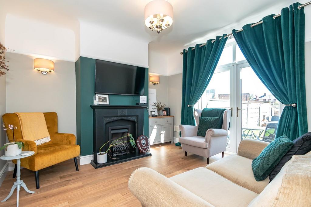 Moss Vale Road, Urmston, Manchester, M41 3 bed semidetached house £