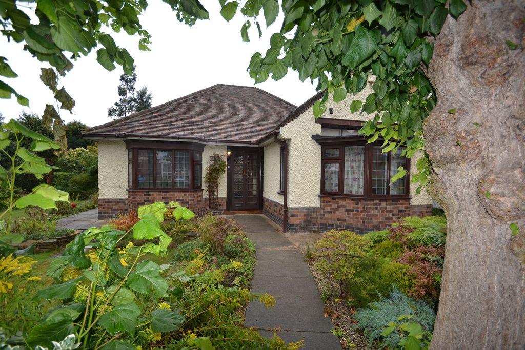 Carrfield Avenue, Long Eaton NG10 2BW 3 bed bungalow £1,200 pcm (£277 pw)